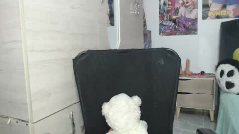 Mia and Gary  online show from November 2025 01:48:01 AM