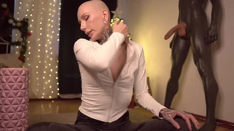 Snapshot of fuckingtoy_ chatting on December 2024 12:23:01 PM Eva all my links online show from December 2024 12:23:01 PM