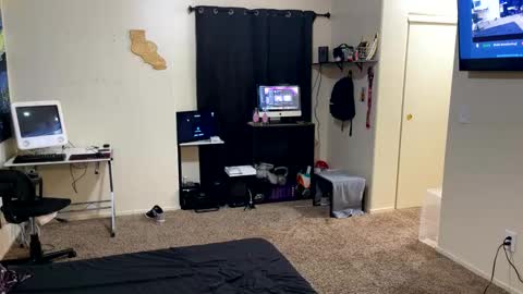 Snapshot of fuckmyphatass95 chatting on November 2025 12:37:02 PM Bubblebuttslut online show from November 2025 12:37:02 PM