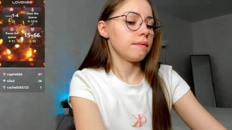Snapshot of fun__nd__bun chatting on May 2026 01:33:01 AM fun__nd__bun online show from May 2026 01:33:01 AM