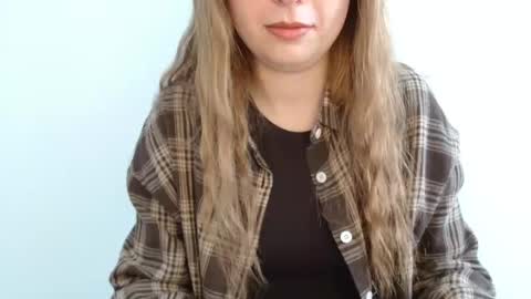 Snapshot of funemma000 chatting on May 2026 09:06:01 AM Emma online show from May 2026 09:06:01 AM