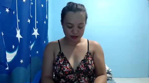 Snapshot of funluvnpinay4u chatting on April 2026 12:31:01 PM MAE online show from April 2026 12:31:01 PM