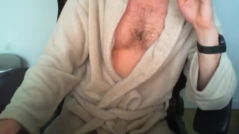 YWhiteNiceMan online show from May 2026 01:30:02 PM