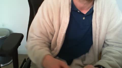 YWhiteNiceMan online show from May 2026 10:34:02 AM