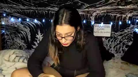 Snapshot of futuresizequeen chatting on November 2025 03:09:02 AM futuresizequeen online show from November 2025 03:09:02 AM