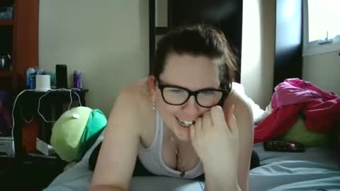 Snapshot of fuzzypeaches87 chatting on April 2026 05:45:02 PM fuzzypeaches87 online show from April 2026 05:45:02 PM