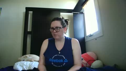 Snapshot of fuzzypeaches87 chatting on April 2026 04:04:02 PM fuzzypeaches87 online show from April 2026 04:04:02 PM