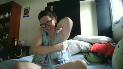 Snapshot of fuzzypeaches87 chatting on April 2026 04:22:01 PM fuzzypeaches87 online show from April 2026 04:22:01 PM