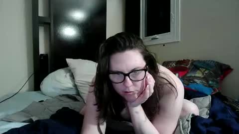 Snapshot of fuzzypeaches87 chatting on May 2026 04:19:02 AM fuzzypeaches87 online show from May 2026 04:19:02 AM