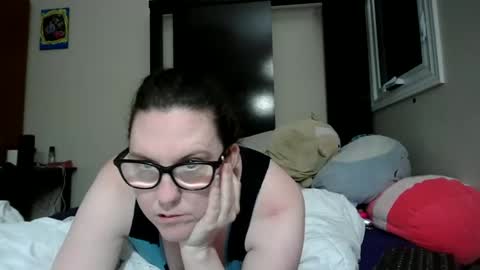 Snapshot of fuzzypeaches87 chatting on May 2026 04:43:01 AM fuzzypeaches87 online show from May 2026 04:43:01 AM