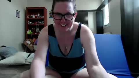 Snapshot of fuzzypeaches87 chatting on May 2026 07:43:02 PM fuzzypeaches87 online show from May 2026 07:43:02 PM