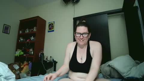Snapshot of fuzzypeaches87 chatting on May 2026 02:18:02 AM fuzzypeaches87 online show from May 2026 02:18:02 AM