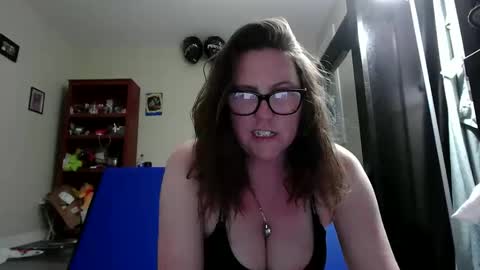 Snapshot of fuzzypeaches87 chatting on May 2026 11:22:02 PM fuzzypeaches87 online show from May 2026 11:22:02 PM