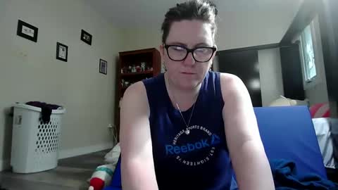 Snapshot of fuzzypeaches87 chatting on May 2026 03:16:01 PM fuzzypeaches87 online show from May 2026 03:16:01 PM