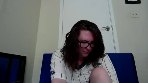 Snapshot of fuzzypeaches87 chatting on June 2026 05:37:02 PM fuzzypeaches87 online show from June 2026 05:37:02 PM