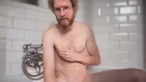 Snapshot of g00nst4r chatting on November 2025 10:15:01 AM g00nst4r online show from November 2025 10:15:01 AM