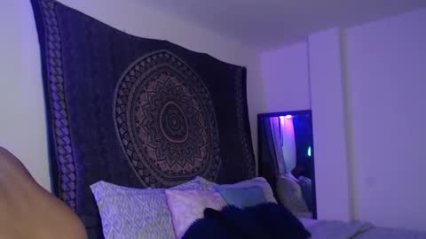 g_bella2025 online show from November 2025 08:30:01 PM