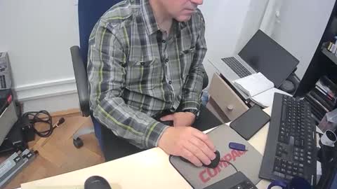 gabriel9_2003 online show from April 2026 07:00:02 AM