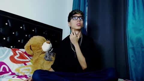 gabriel_x18 online show from February 2026 12:42:01 PM