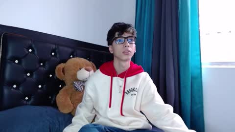 gabriel_x18 online show from March 2026 08:59:02 PM