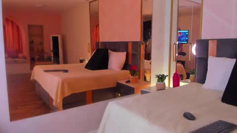 Gaby online show from November 2025 08:30:02 PM