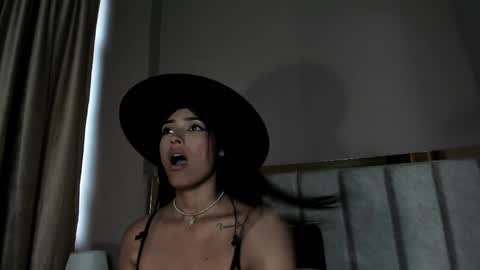 GahiaBelucci online show from April 2026 06:13:02 PM