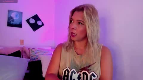 gaia_stonne online show from December 2025 10:13:01 AM