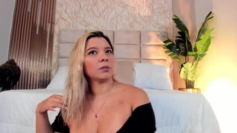 gaia_stonne online show from February 2026 12:53:02 PM