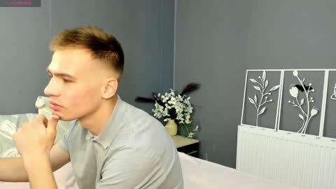 Snapshot of garden_of_eden_ chatting on May 2026 04:07:01 AM Max and Eva online show from May 2026 04:07:01 AM