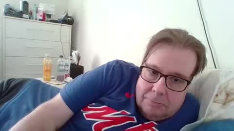 Snapshot of garyg930 chatting on September 2025 09:37:01 PM Gary online show from September 2025 09:37:01 PM