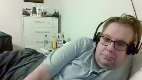 Snapshot of garyg930 chatting on October 2025 05:04:02 AM Gary online show from October 2025 05:04:02 AM