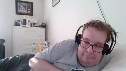 Snapshot of garyg930 chatting on October 2025 09:12:02 PM Gary online show from October 2025 09:12:02 PM