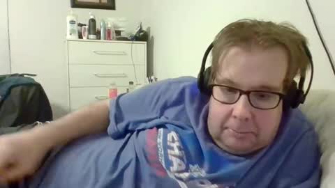 Snapshot of garyg930 chatting on October 2025 06:10:01 AM Gary online show from October 2025 06:10:01 AM
