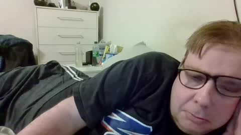 Snapshot of garyg930 chatting on June 2026 04:17:01 AM Gary online show from June 2026 04:17:01 AM