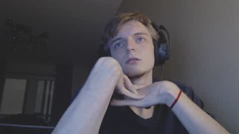 Snapshot of gasturfahe chatting on December 2024 11:14:01 PM gasturfahe online show from December 2024 11:14:01 PM