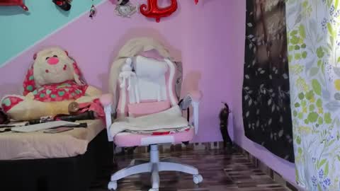 Diana online show from November 2025 07:01:02 PM