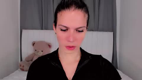 Vnecis Marn online show from November 2025 09:28:01 PM