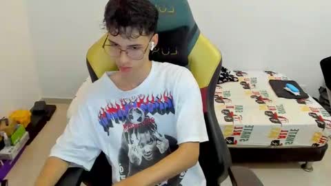 Snapshot of gendo_05 chatting on February 2026 10:47:02 PM GENDO online show from February 2026 10:47:02 PM