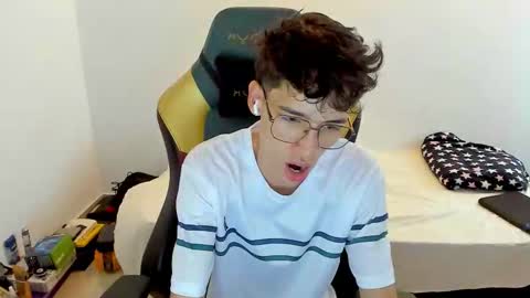 Snapshot of gendo_05 chatting on February 2026 05:20:02 PM GENDO online show from February 2026 05:20:02 PM