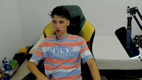 Snapshot of gendo_05 chatting on February 2026 11:23:01 PM GENDO online show from February 2026 11:23:01 PM