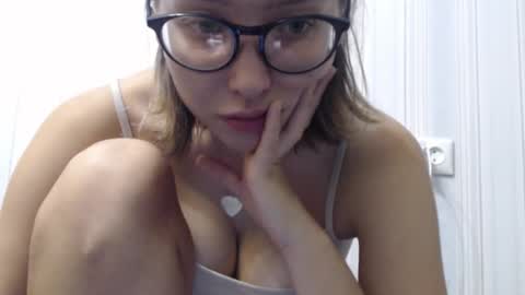 Snapshot of genev__ievee chatting on November 2025 02:16:01 PM genev__ievee online show from November 2025 02:16:01 PM