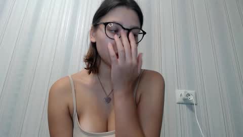 Snapshot of genev__ievee chatting on November 2025 06:41:02 PM genev__ievee online show from November 2025 06:41:02 PM