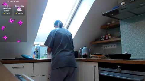 Snapshot of genev__ievee chatting on December 2025 10:56:02 AM genev__ievee online show from December 2025 10:56:02 AM