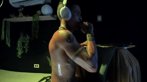 independent model online show from February 2025 07:26:02 AM