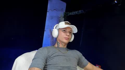 independent model online show from March 2026 06:59:01 PM