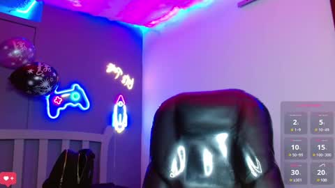 Snapshot of georgesmith_1 chatting on January 2025 02:09:02 AM GEORGE online show from January 2025 02:09:02 AM