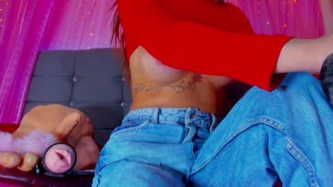 geraldinesuaan online show from December 2024 10:14:01 AM