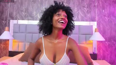 Snapshot of gia_bell chatting on June 2026 01:08:02 PM gia_bell online show from June 2026 01:08:02 PM