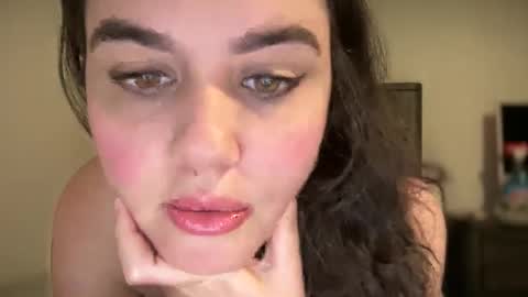 Snapshot of gia_is_horny chatting on February 2025 05:48:02 AM The Queen of Squirt online show from February 2025 05:48:02 AM
