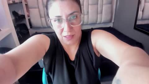 G I A  FOX online show from October 2025 07:33:02 PM